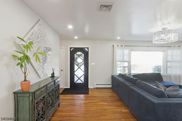 16 Canterbury Dr, Scotch Plains Twp., NJ 07076