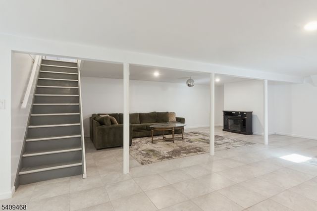 16 Canterbury Dr, Scotch Plains Twp., NJ 07076