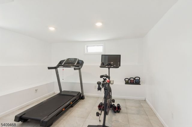 16 Canterbury Dr, Scotch Plains Twp., NJ 07076