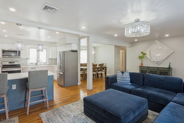 16 Canterbury Dr, Scotch Plains Twp., NJ 07076