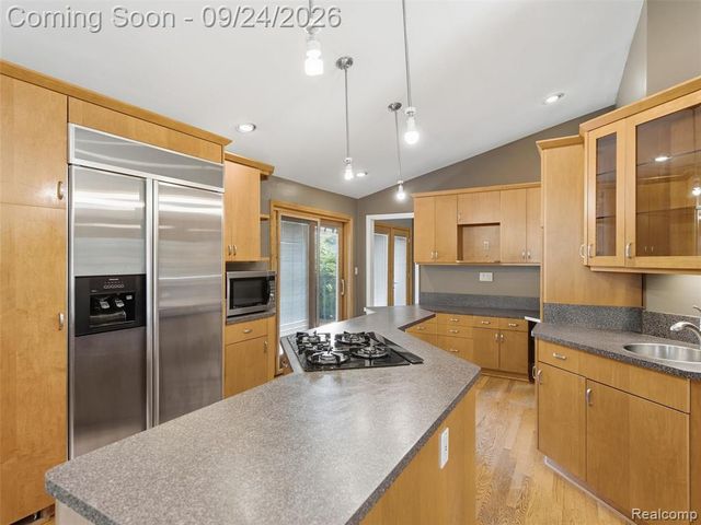 4430 Queens Way, Bloomfield Hills, MI 48304
