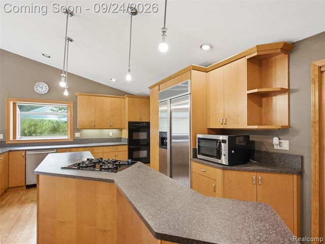 4430 Queens Way, Bloomfield Hills, MI 48304