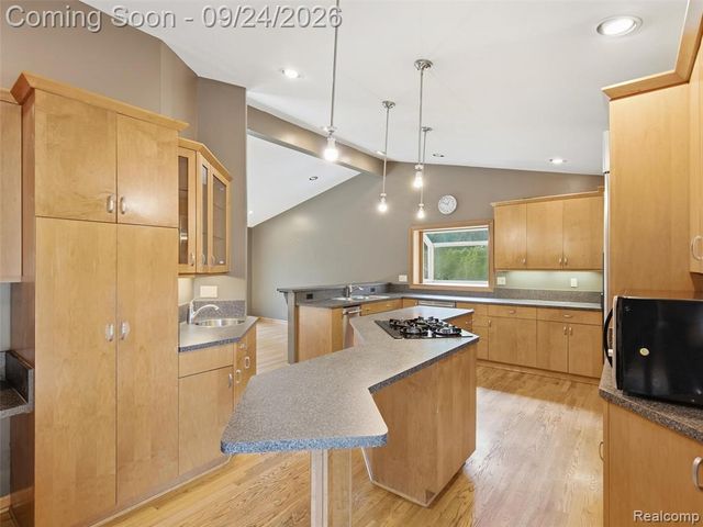 4430 Queens Way, Bloomfield Hills, MI 48304