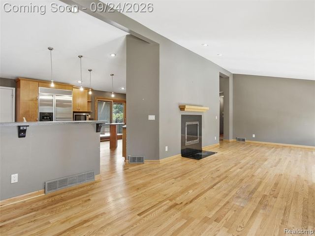 4430 Queens Way, Bloomfield Hills, MI 48304