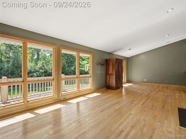 4430 Queens Way, Bloomfield Hills, MI 48304