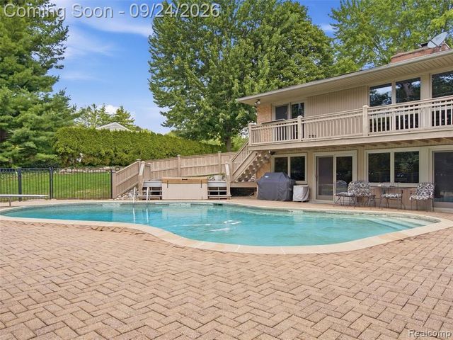 4430 Queens Way, Bloomfield Hills, MI 48304