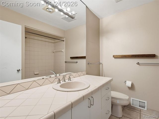 4430 Queens Way, Bloomfield Hills, MI 48304