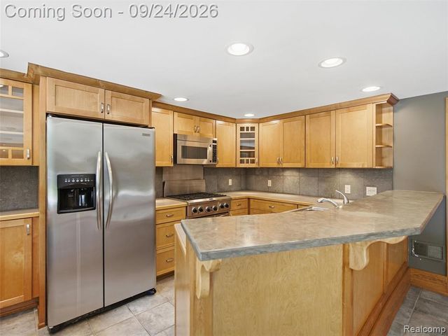 4430 Queens Way, Bloomfield Hills, MI 48304