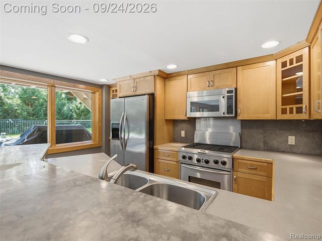 4430 Queens Way, Bloomfield Hills, MI 48304