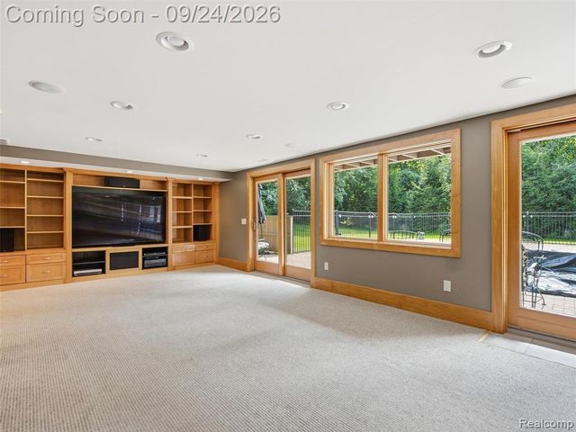 4430 Queens Way, Bloomfield Hills, MI 48304
