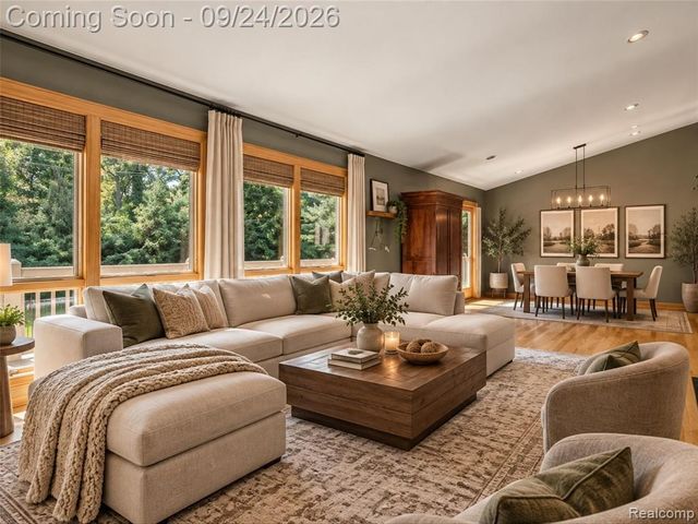 4430 Queens Way, Bloomfield Hills, MI 48304