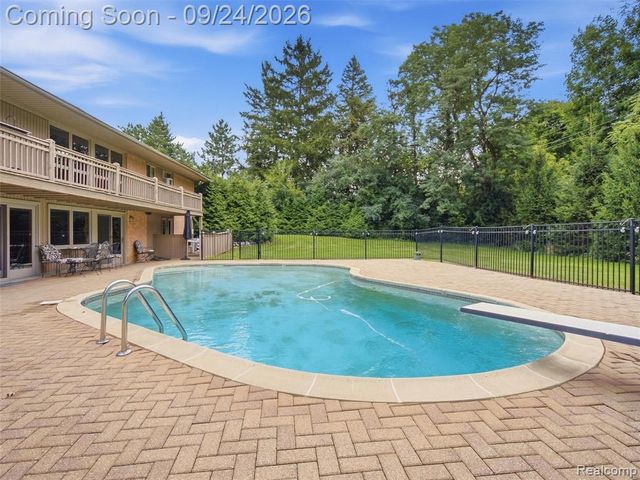 4430 Queens Way, Bloomfield Hills, MI 48304