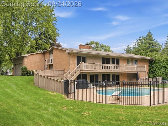 4430 Queens Way, Bloomfield Hills, MI 48304