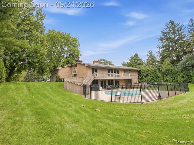 4430 Queens Way, Bloomfield Hills, MI 48304