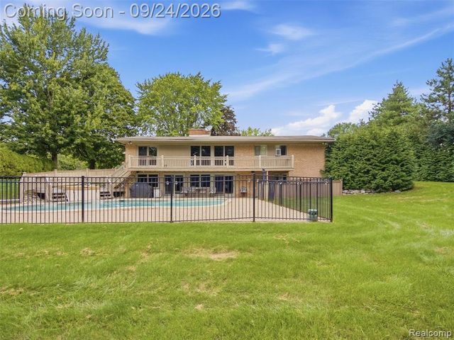 4430 Queens Way, Bloomfield Hills, MI 48304