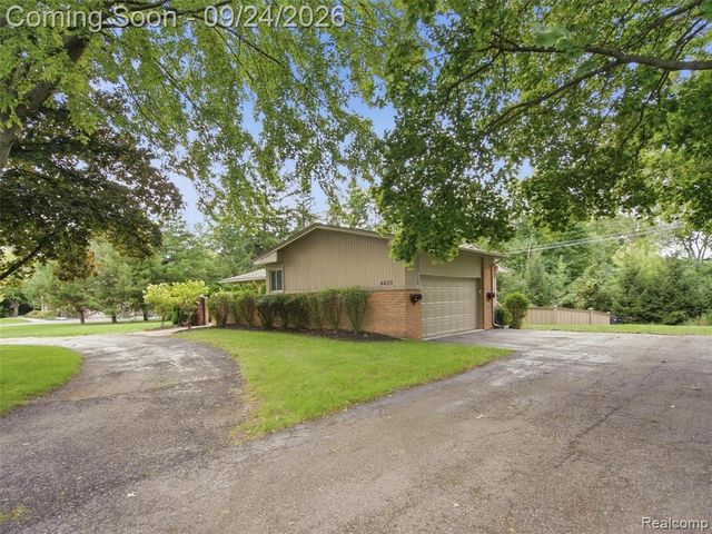 4430 Queens Way, Bloomfield Hills, MI 48304