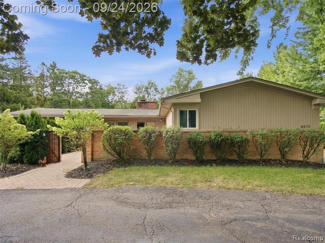 4430 Queens Way, Bloomfield Hills, MI 48304