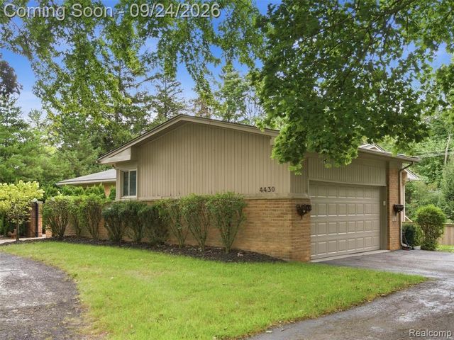 4430 Queens Way, Bloomfield Hills, MI 48304