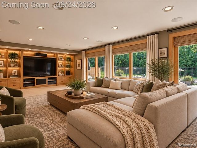 4430 Queens Way, Bloomfield Hills, MI 48304