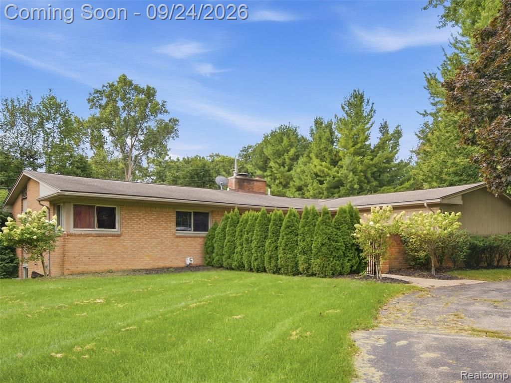 4430 Queens Way, Bloomfield Hills, MI 48304