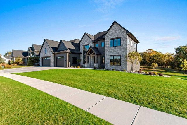 2011 LABYRINTH LANE, De Pere, WI 54115