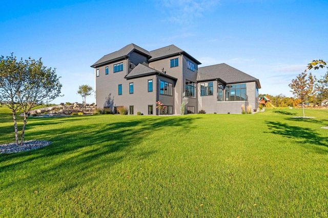 2011 LABYRINTH LANE, De Pere, WI 54115