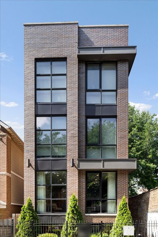 1410 W Huron Street 1, Chicago, IL 60642