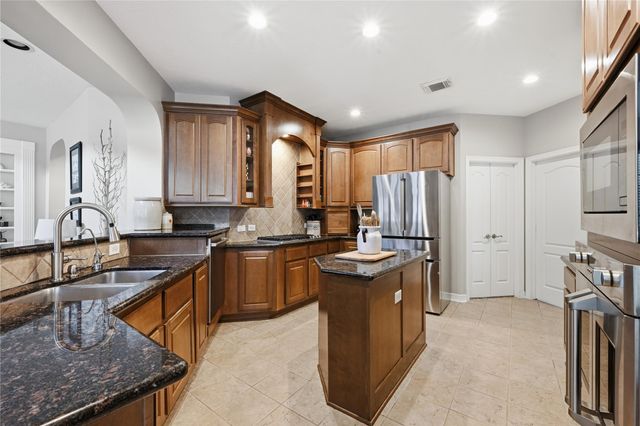 10111 Earlington Manor Drive, Spring, TX 77379