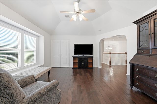 10111 Earlington Manor Drive, Spring, TX 77379