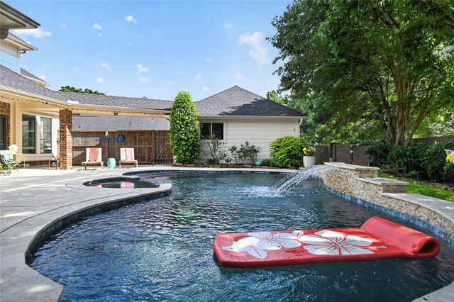 10111 Earlington Manor Drive, Spring, TX 77379