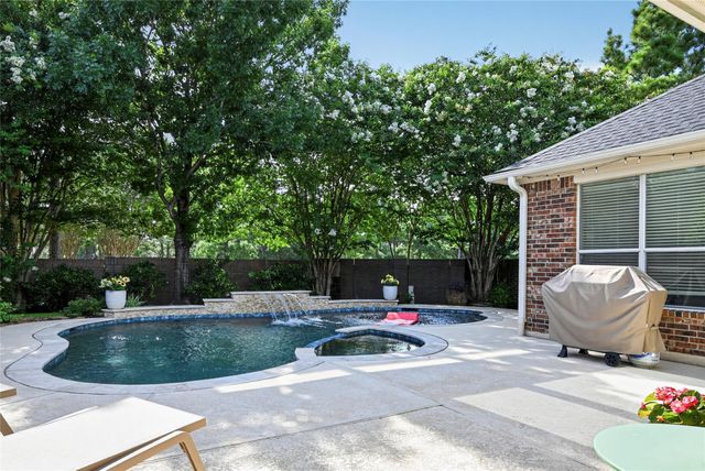 10111 Earlington Manor Drive, Spring, TX 77379