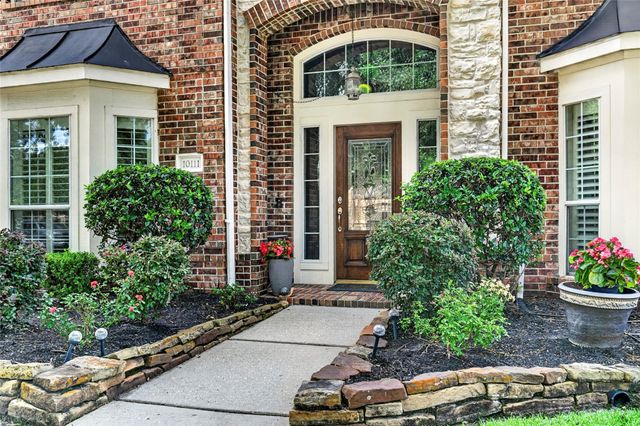 10111 Earlington Manor Drive, Spring, TX 77379
