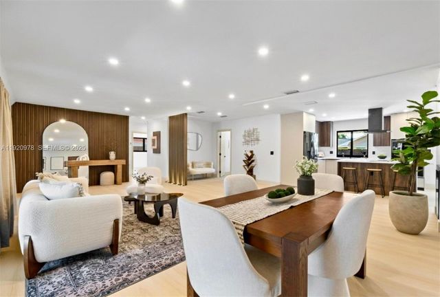 7020 Plantation Rd, Plantation, FL 33317