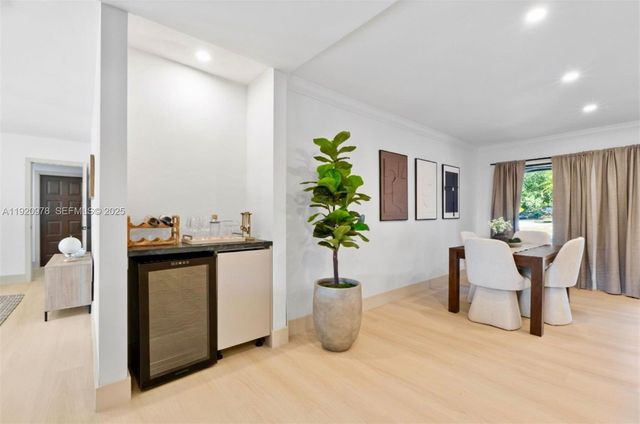 7020 Plantation Rd, Plantation, FL 33317