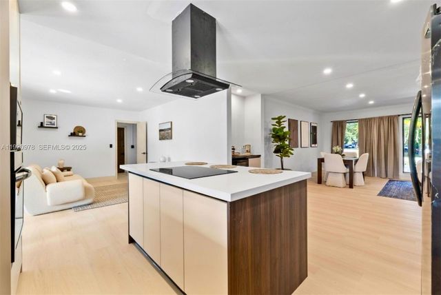 7020 Plantation Rd, Plantation, FL 33317