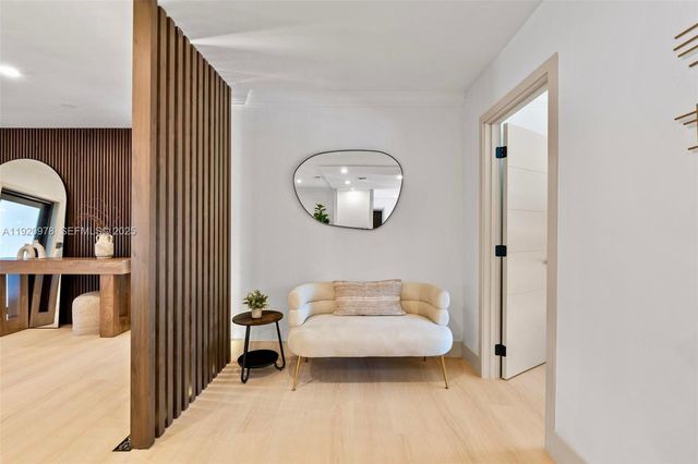 7020 Plantation Rd, Plantation, FL 33317