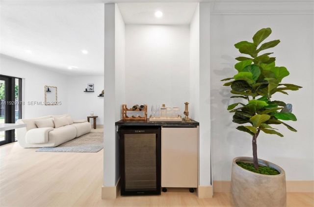 7020 Plantation Rd, Plantation, FL 33317