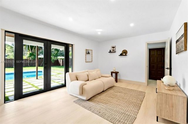 7020 Plantation Rd, Plantation, FL 33317