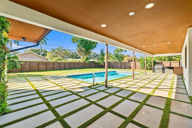 7020 Plantation Rd, Plantation, FL 33317