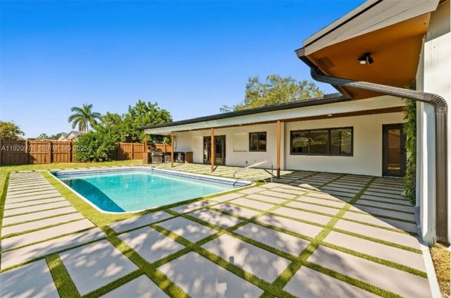 7020 Plantation Rd, Plantation, FL 33317