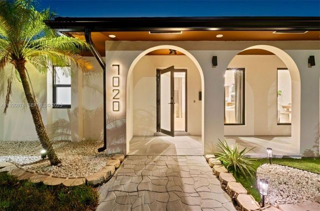 7020 Plantation Rd, Plantation, FL 33317