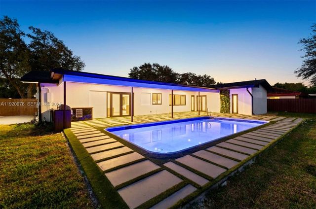 7020 Plantation Rd, Plantation, FL 33317