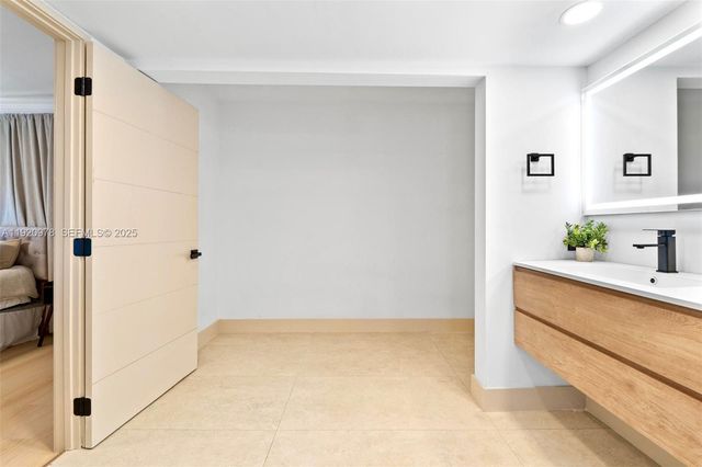 7020 Plantation Rd, Plantation, FL 33317