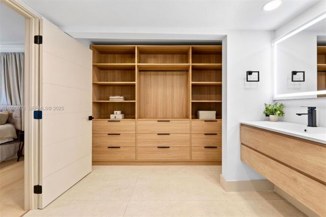 7020 Plantation Rd, Plantation, FL 33317