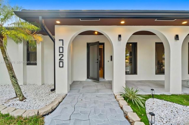 7020 Plantation Rd, Plantation, FL 33317