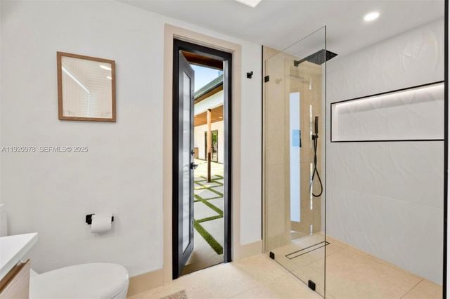 7020 Plantation Rd, Plantation, FL 33317