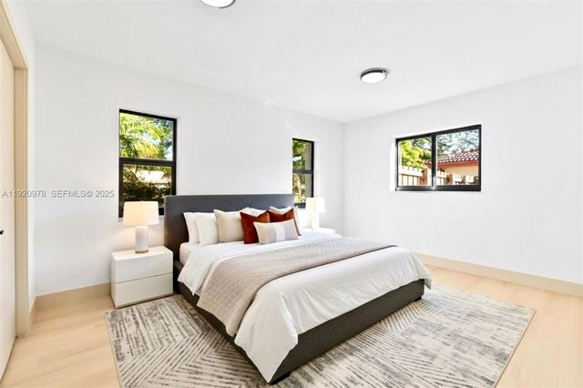 7020 Plantation Rd, Plantation, FL 33317