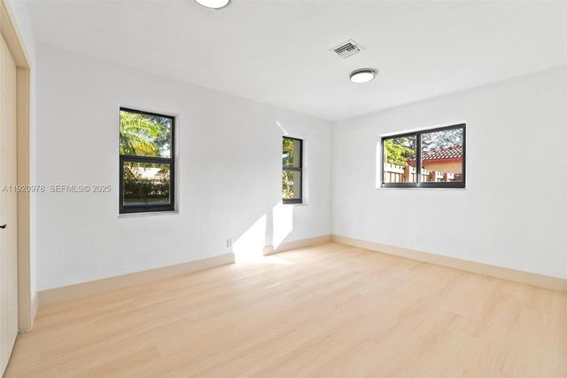 7020 Plantation Rd, Plantation, FL 33317