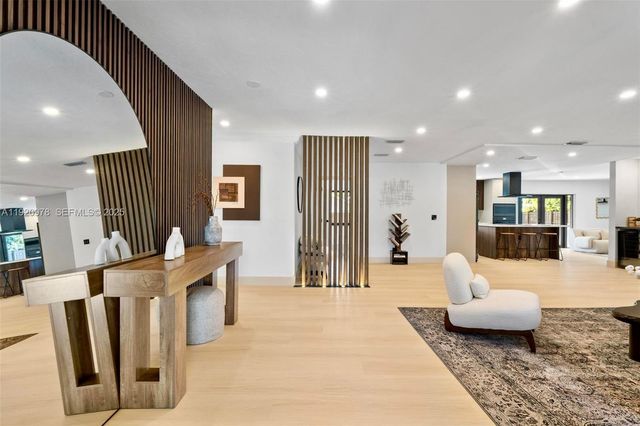 7020 Plantation Rd, Plantation, FL 33317