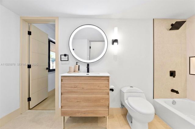 7020 Plantation Rd, Plantation, FL 33317